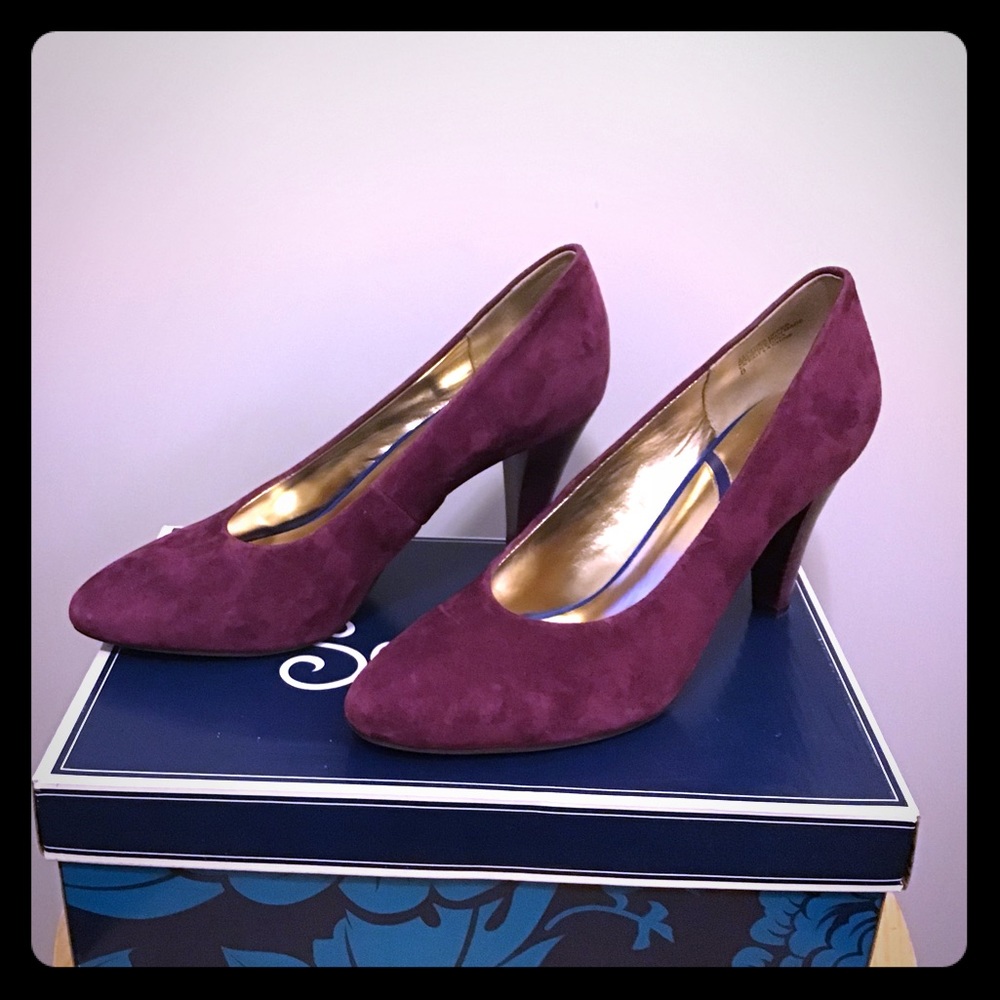 Purple suede Seychelles heels